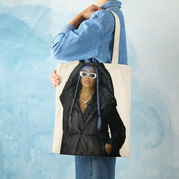 model is wearing tatiana miath's tote bag