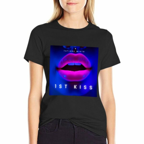1st kiss t-sirt model display